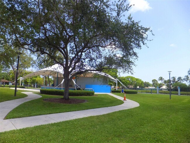 Building Photo - 16410 Miami Dr