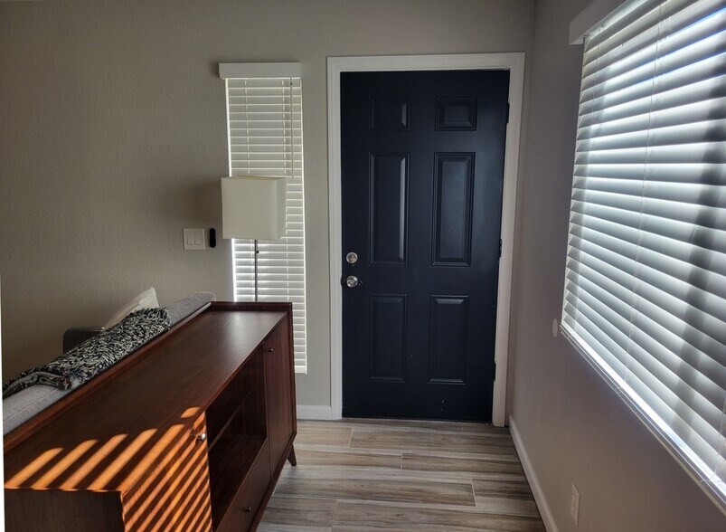 Building Photo - 12132 Wintergreen Dr
