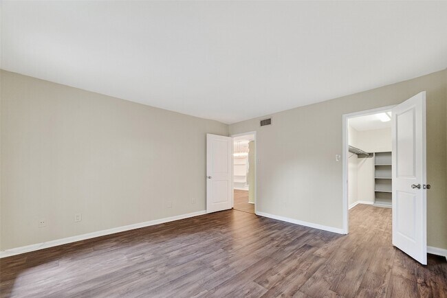 Building Photo - 3700 W Clay St