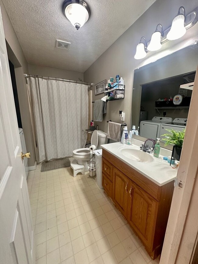 Building Photo - Charming Home in Radford