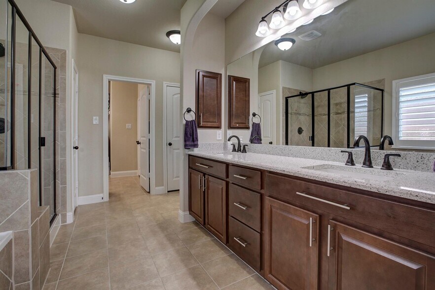 Building Photo - 2046 Sundown Dr