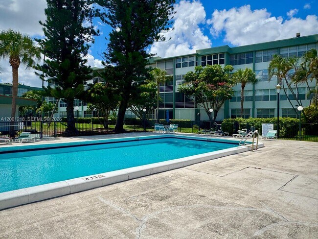 Building Photo - 2741 Taft St