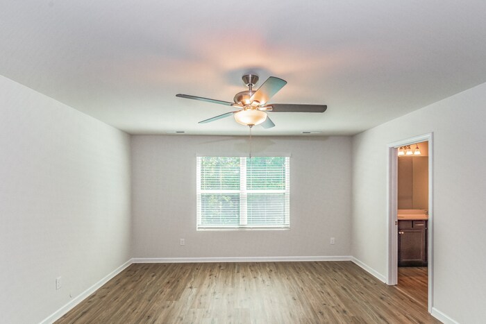 Building Photo - 905 Stolls Ln