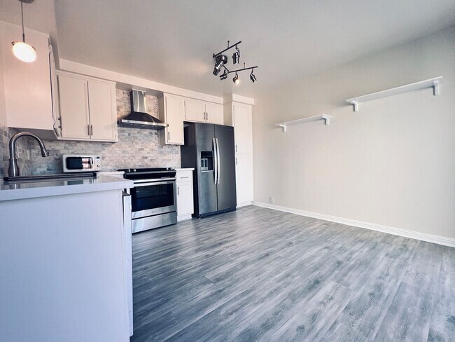 Building Photo - Peaceful 3/1.5 Tierrasanta Condo - Villa M...
