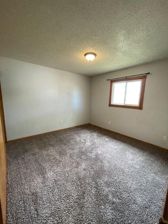 Building Photo - 3 Bed, 1 Bath Home for rent. One level living!