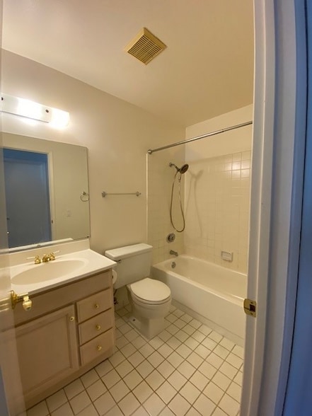 Building Photo - 4483 Oakbrook Ct