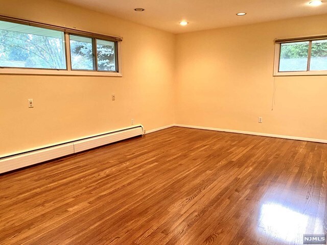 Building Photo - 255 Alpine Dr