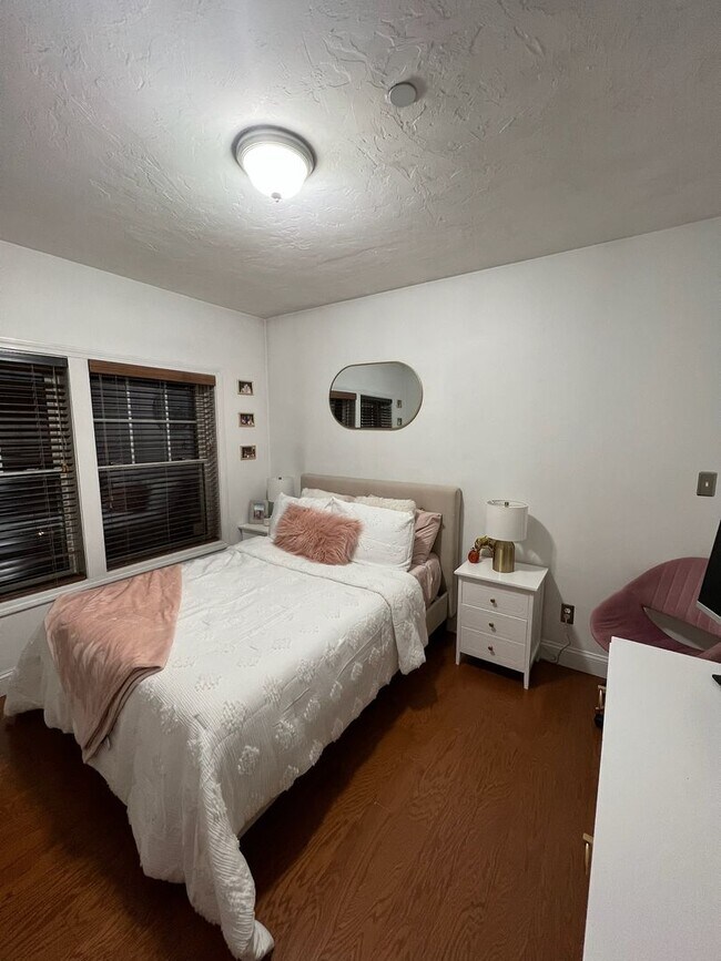 Building Photo - Wonderful opportunity to lease this amazin...
