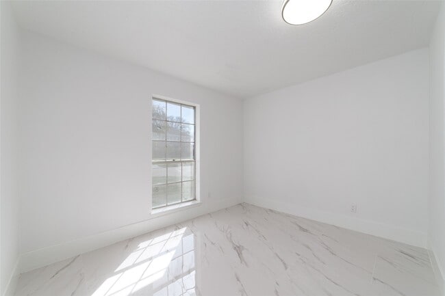 Building Photo - 13330 Agarita Ln