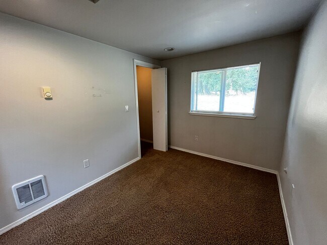 Building Photo - Affordable Single Bedroom Poulsbo Home w/G...