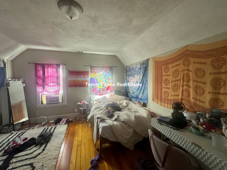 Building Photo - 14 Dow St