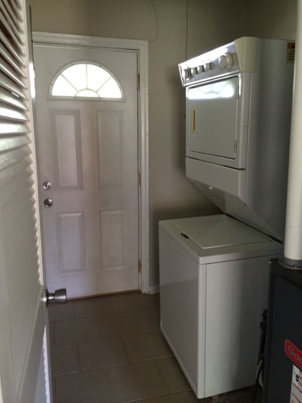 Building Photo - Cozy 2 Bedroom Home