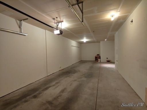 Building Photo - Large 3 Story Townhome with Tandem Garage!