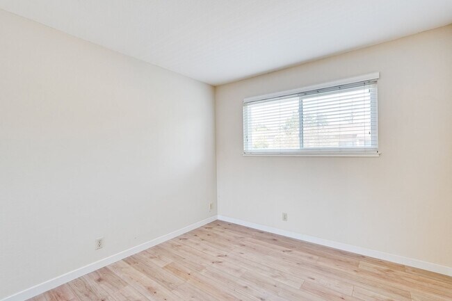 Building Photo - 6651 Bunker Hill Ct