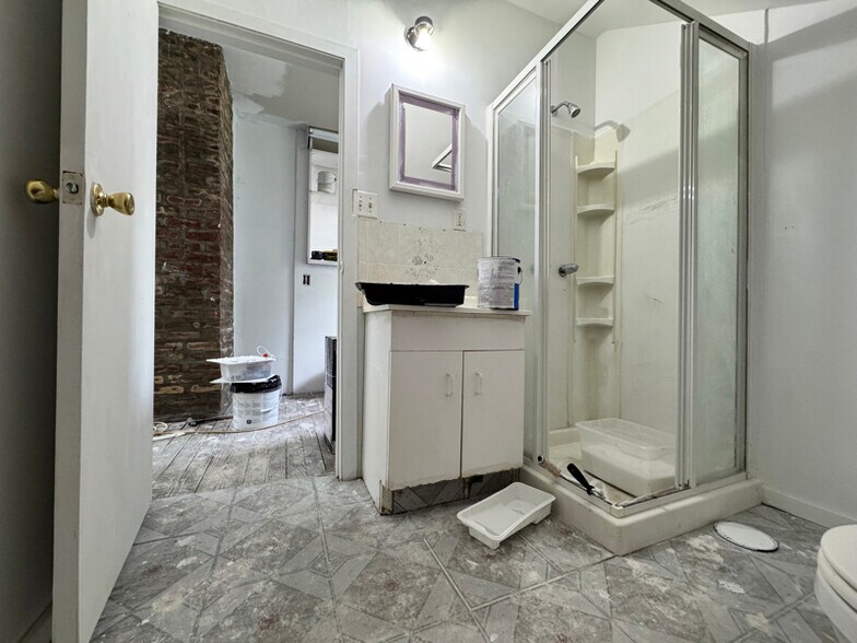 Building Photo - 522 Devon St