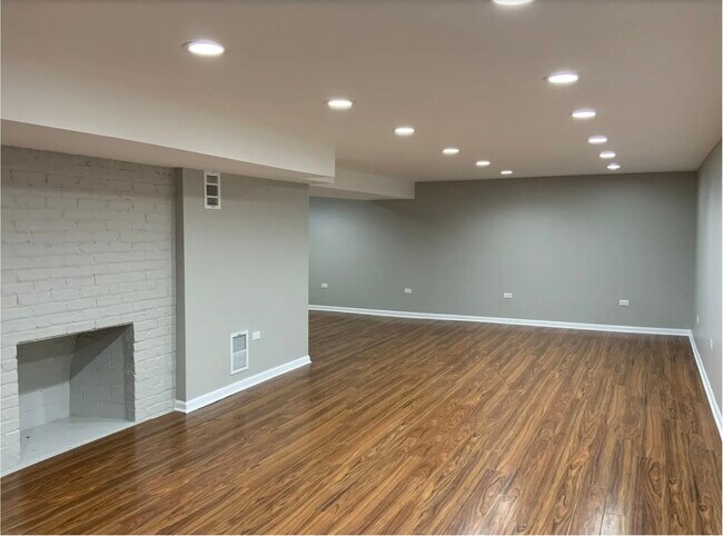 Building Photo - 4642 Hawthorne Ave