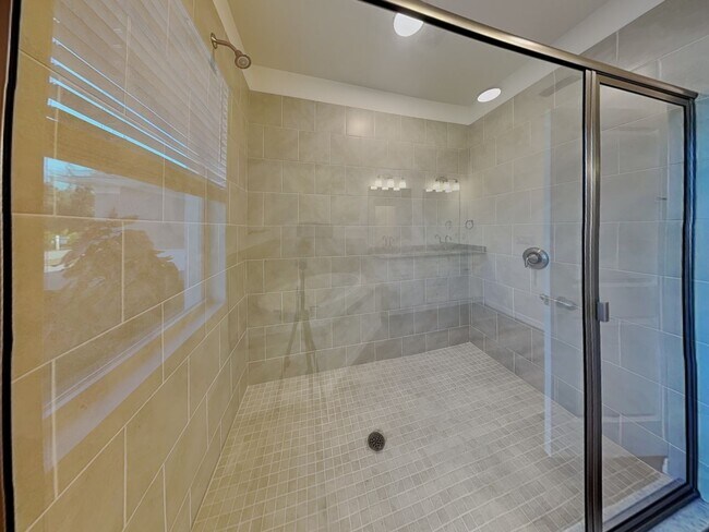 Building Photo - 23406 Racine Ave