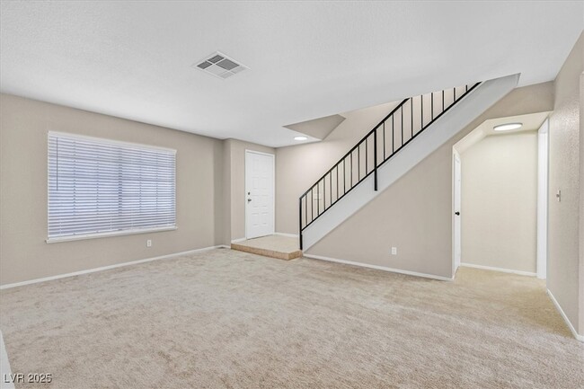 Building Photo - 370 Manzanita St