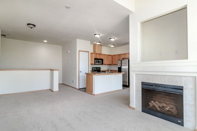 Building Photo - 2-Bedroom DuPont Condo with New Interior Paint and Carpet