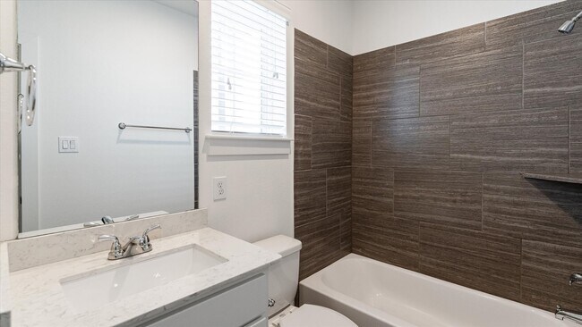 Building Photo - 2730 Freund St