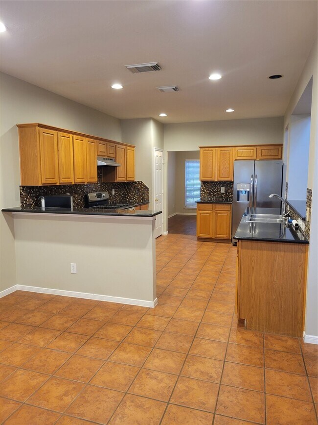 Building Photo - 3715 Pinehurst Dr