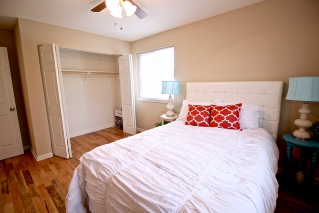 Interior Photo - Hemingway Heights - 3635-3645 Warwick Blvd