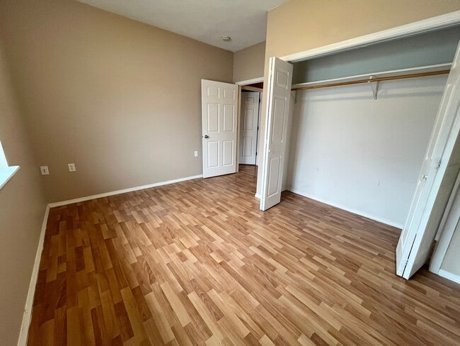 Building Photo - 2 Bedroom Twinhome For Rent in Lennox, SD!!