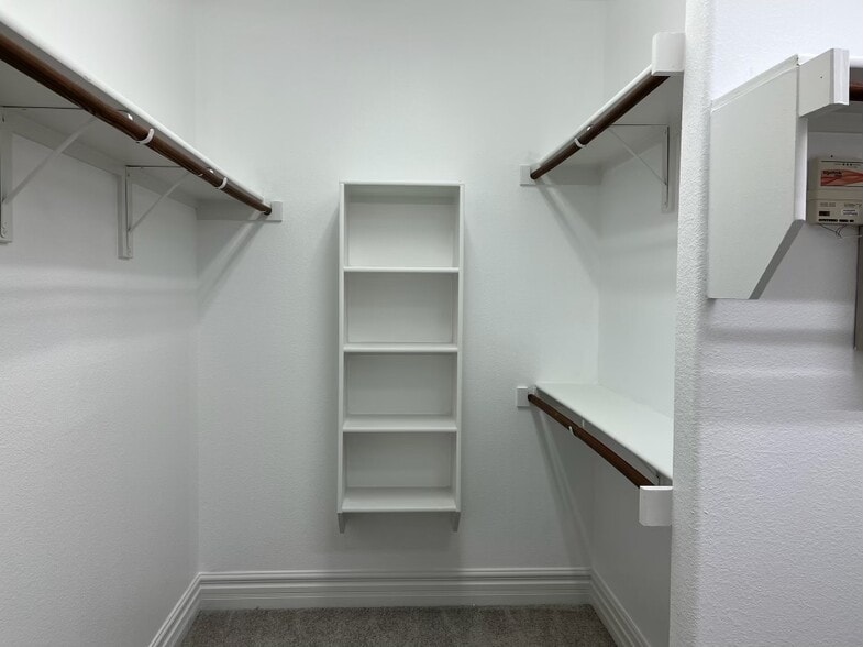 Building Photo - 1305 Miami Dr