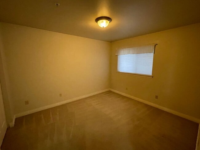 Building Photo - Beautiful Condo with Amazing View of the H...