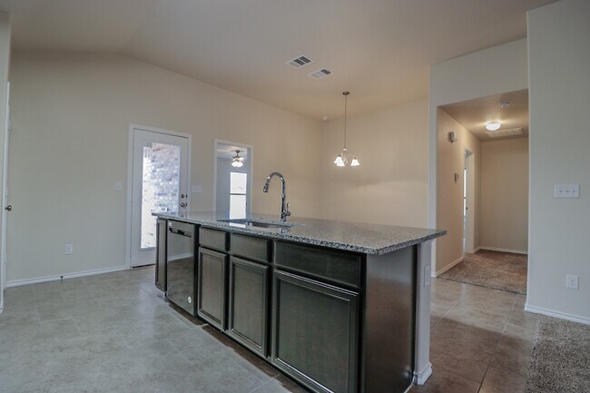 Building Photo - 3bed/2bath Available Now!