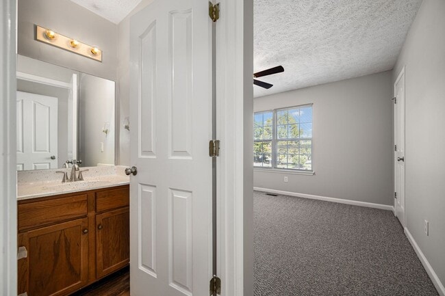 Building Photo - Hamlet Square Townhomes Unit 2410D