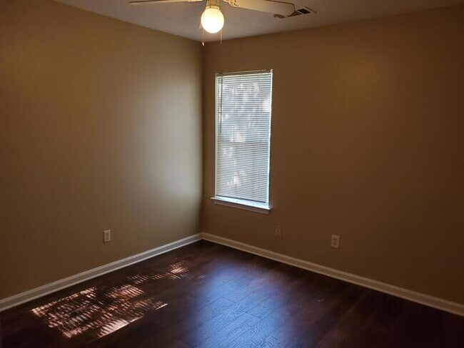 Building Photo - 1812 Clunan Cove