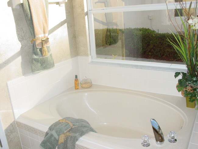 Building Photo - 2512 Egmont Key Way