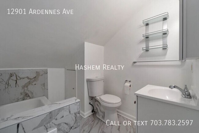 Building Photo - 12901 Ardennes Ave