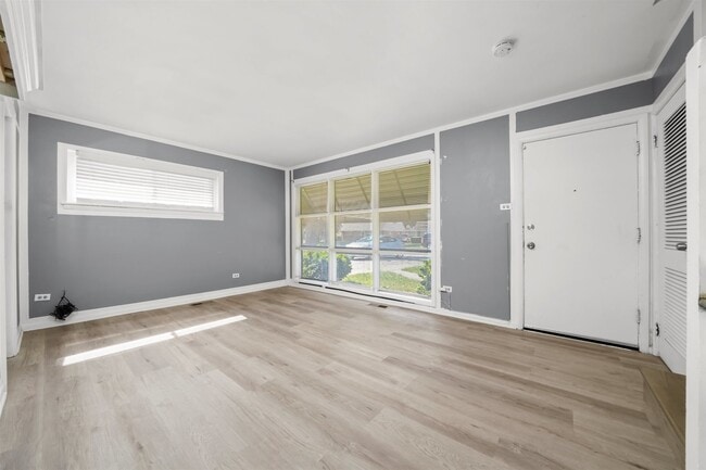 Building Photo - 17007 Oakwood Ave