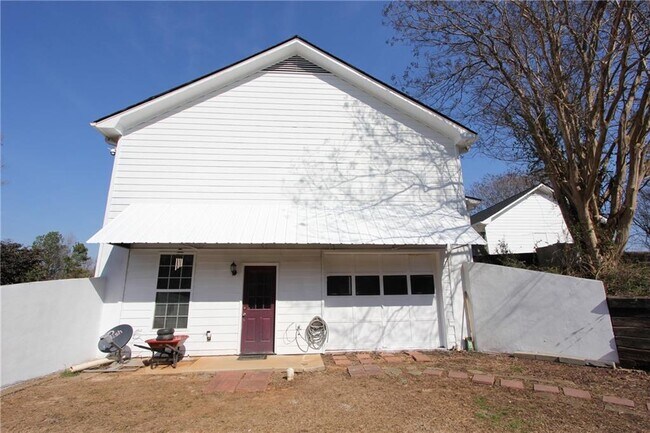 Building Photo - 818 Springlake Rd