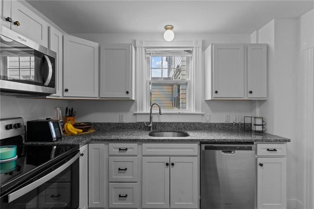 Building Photo - 44 Bedlow Ave