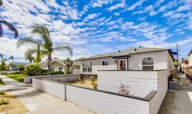 Building Photo - Beautiful Renovated 2bd with Yard