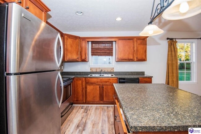 Building Photo - 605 Wind Brook Dr