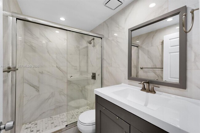 Building Photo - 1559 Michigan Ave