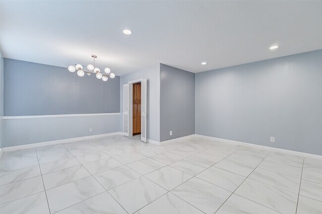 Building Photo - 10062 Haddington Dr