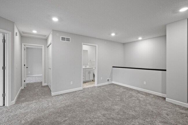 Building Photo - 15008 Ahena Curv