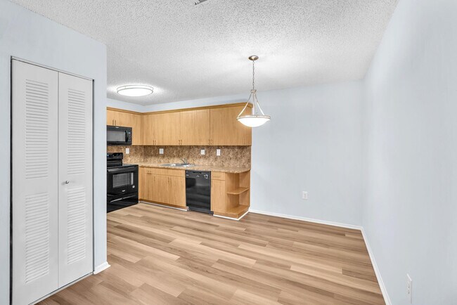 Building Photo - 6889 NW 173rd Dr