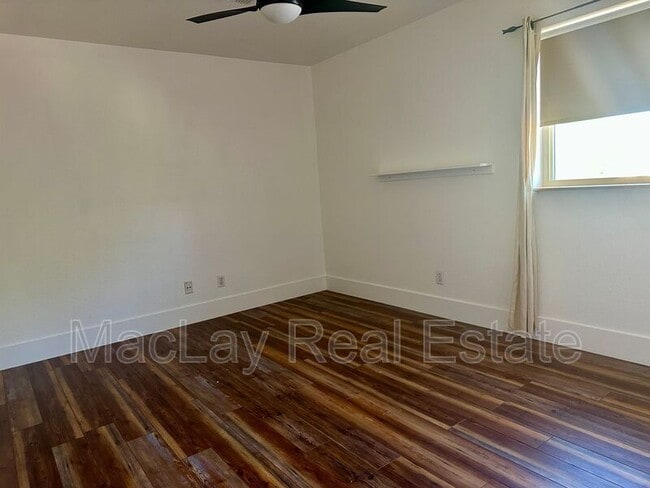 Building Photo - 395 W Sagebrush St