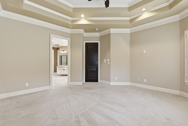 Building Photo - 30 N Palmiera Cir