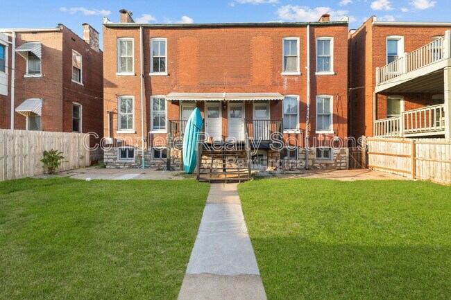 Building Photo - 2042 Russell Blvd