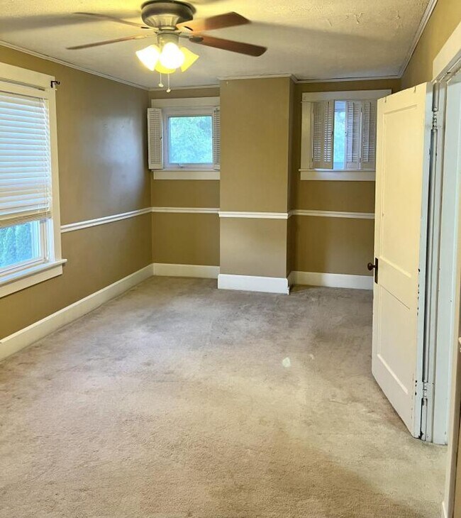 Building Photo - 1106 Country Club Rd