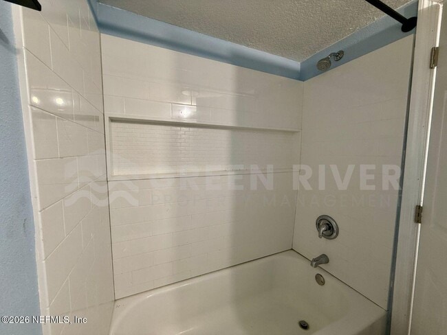 Building Photo - 403 Highland Ave S