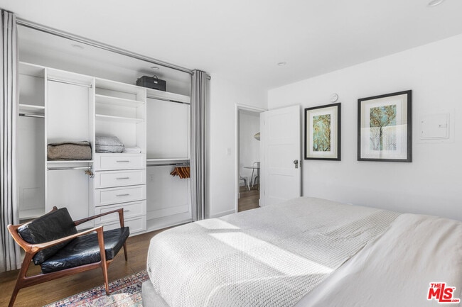 Building Photo - 1929 Tamarind Ave