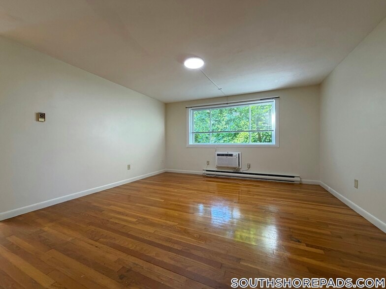 Building Photo - 255 Elm St